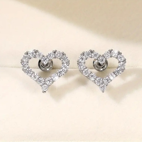 💖 18k White Gold Filled CZ Diamond Heart Earrings - Picture 13 of 16